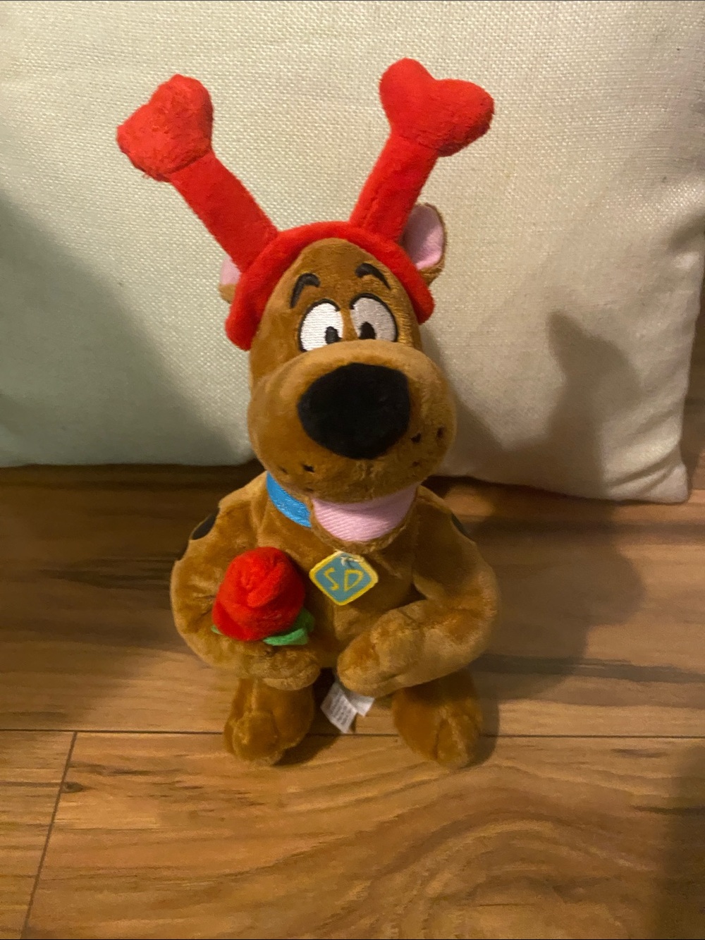 Scooby-Doo Plush Toy with Red Rose  - Brown